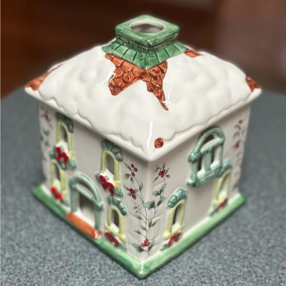 Pfaltzgraff Winterberry Holiday House - Picture 2 of 4
